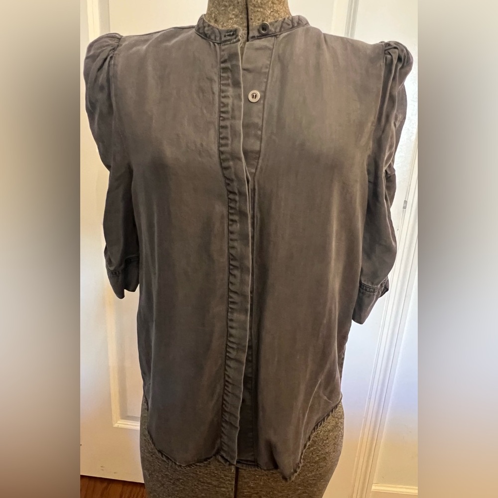 MUCHE MUCHETTE WOMEN’S  GRAY BUTTON-UP TOP WITH RUCHED SLEEVES
SZ: M/L NWT$135